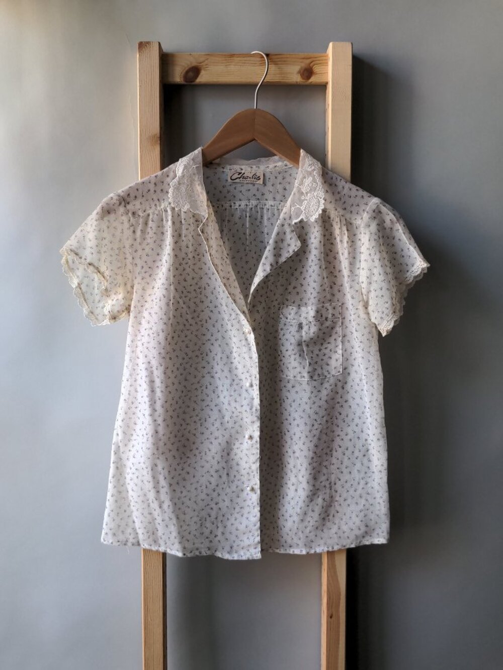 Vintage 1970s Ditsy Floral Button Up Short Sleeve Shirt Cream Purple Small